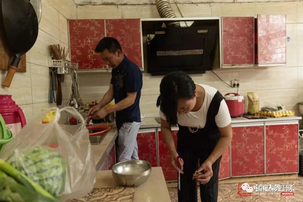 四万双眼睛下肥娟夫妻的食材准备及忙碌坚守