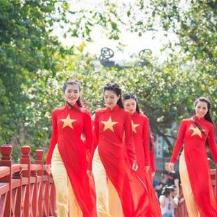 和服风波，传统边界与包容社会的文化碰撞