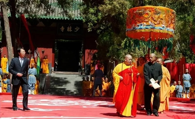 少林寺重塑传统价值，新任住持引领变革满月不再推崇天价香火文化标题建议，少林寺新任住持重塑传统价值，摒弃天价香火文化，引领变革新篇章