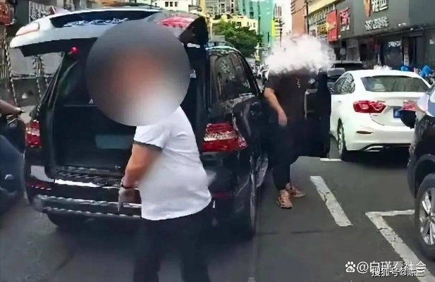 奔驰男街头逞凶，法律之剑绝不姑息暴力狂徒