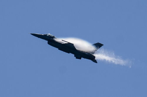 波兰F-16战机坠毁致飞行员遇难