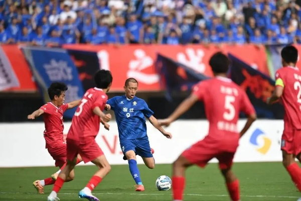 宿迁主场强势胜出，以2-0击败淮安展现强劲实力