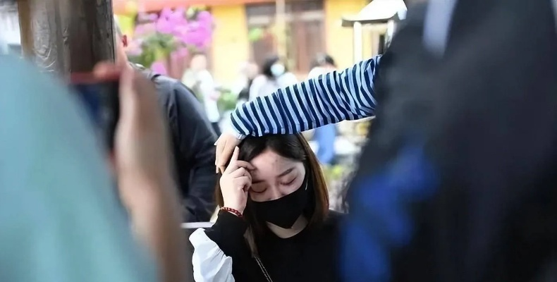 重庆姐弟坠亡案凶手家人未道歉，正义的叩问，如何抵达人心深处？