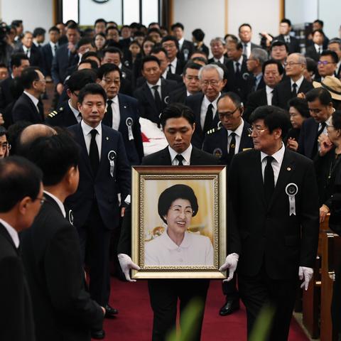 沉痛悼念金大中逝世
