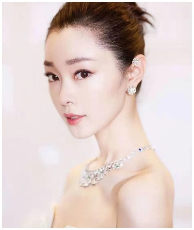 宋轶回应整容争议，自信之美，无需质疑其真实性