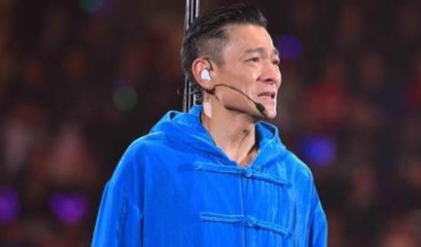 朴树演唱会状态欠佳，真诚鞠躬致歉歌迷