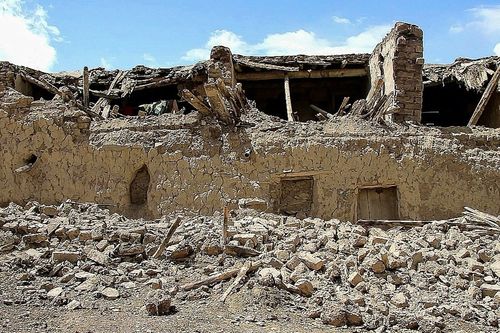 阿富汗东北部地震致812人死亡，灾难考验与重建之路的挑战