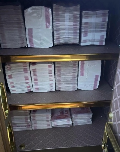 家门口的神秘现金，业主遭遇现金奇遇记