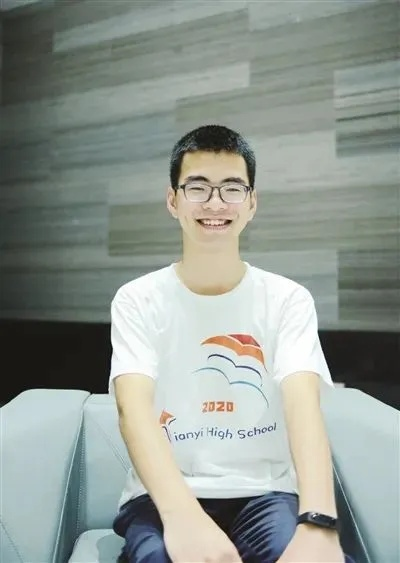 重庆理科状元，天赋与汗水交织的青春答卷