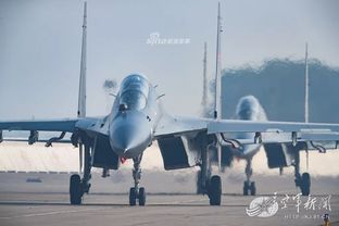 东部战区空中铁拳威武之势，战机挂弹接续升空高燃现场展示