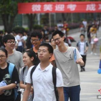 重庆高考放榜时刻，数字背后的城市脉动与社会镜像