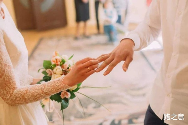 红妆未冷，婚礼次日离世女子的生命寓言