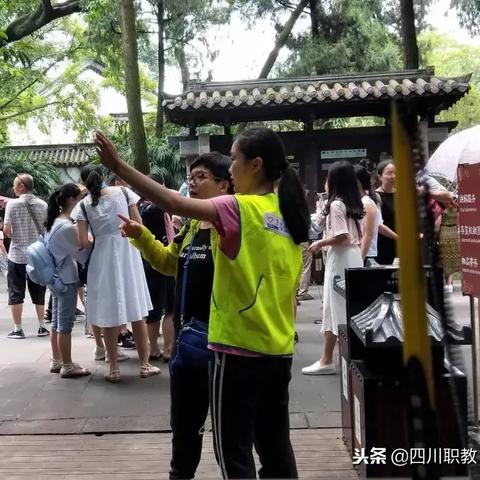 开学第一课，在时间的长河中重寻教育的永恒坐标