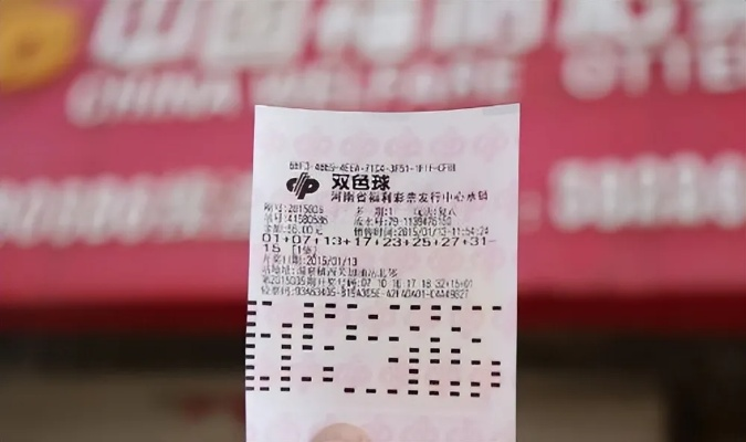 男子中奖1000万彩票粘手机壳取不下，喜忧参半陷两难