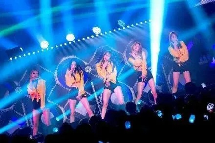舞台瞬间变危机现场，韩国女团频发事故背后的行业安全警钟