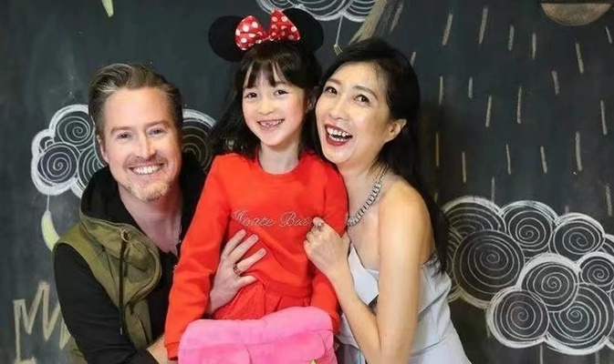 父爱如山！夏克立发文为女儿夏天庆生，深情告白温暖时光