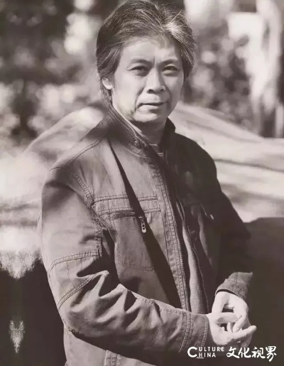 康意雄，匠心独运，连接传统与现代的桥梁