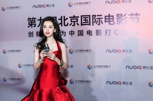 迪丽热巴烈焰红裙惊艳红毯，网友直呼，太辣了！
