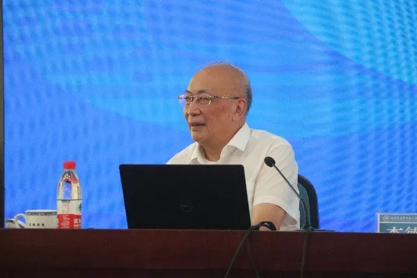 李德群，中国材料科学领域的卓越探索者