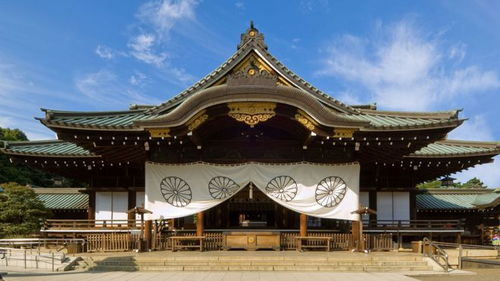 日本首相向靖国神社献祭品，历史阴影与现实外交困境