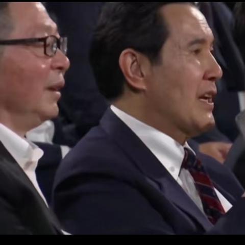 马英九现场深情演唱〈月亮代表我的心〉，历史与情感的交织