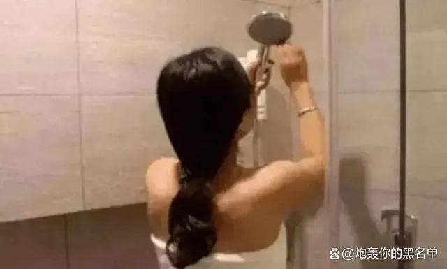 女子泡澡遭偷拍，隐私之殇背后的深层思考